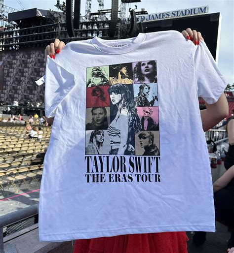 Taylor swift concert merchandise - 31 Mar 2023 ... Taylor Swift fans are a devoted bunch. Even the slightest criticism on social media is enough to draw the ire from the "Swifties.